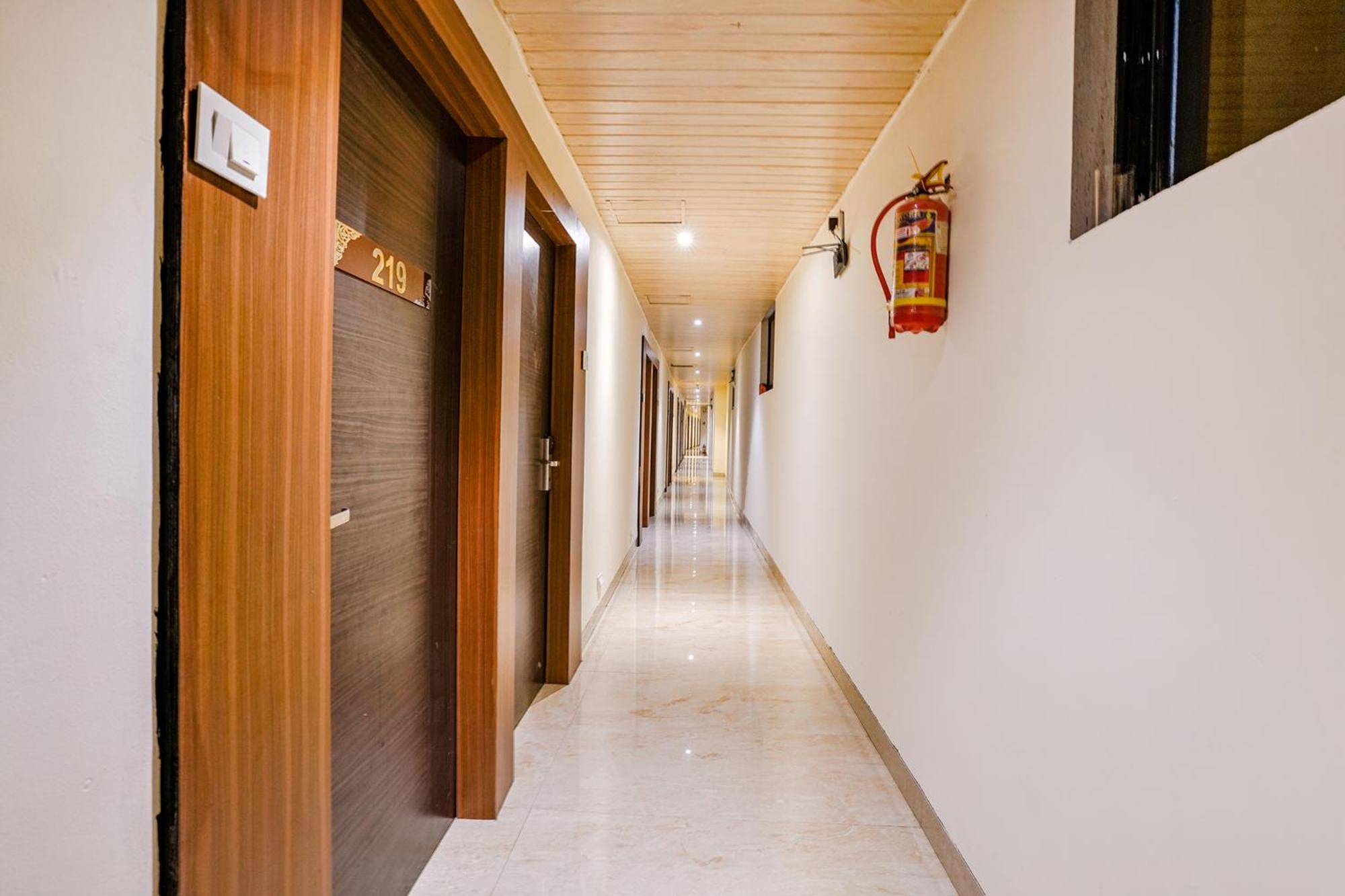 Fabexpress Embassy Suites - Nr Bkc Mumbai Exterior photo